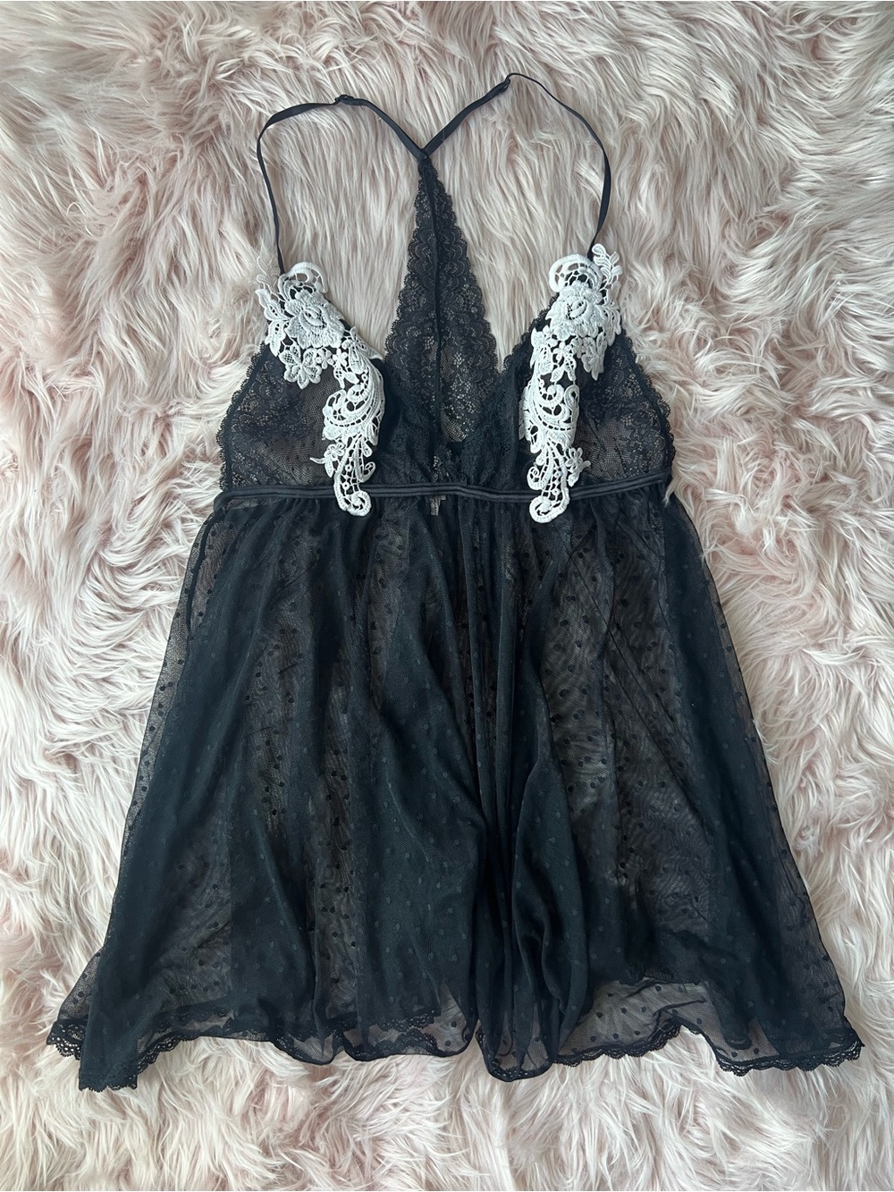 La Vie En Rose Black Sheer Lace Chemise with White Floral Applique Large